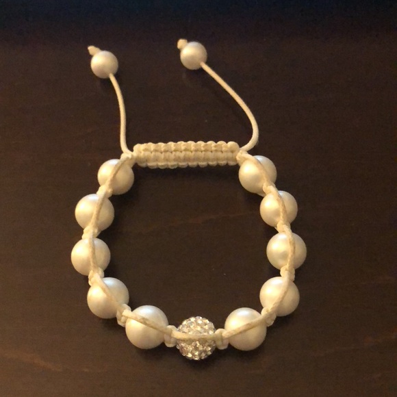 4 Bracelets with different styles. - Picture 5 of 6